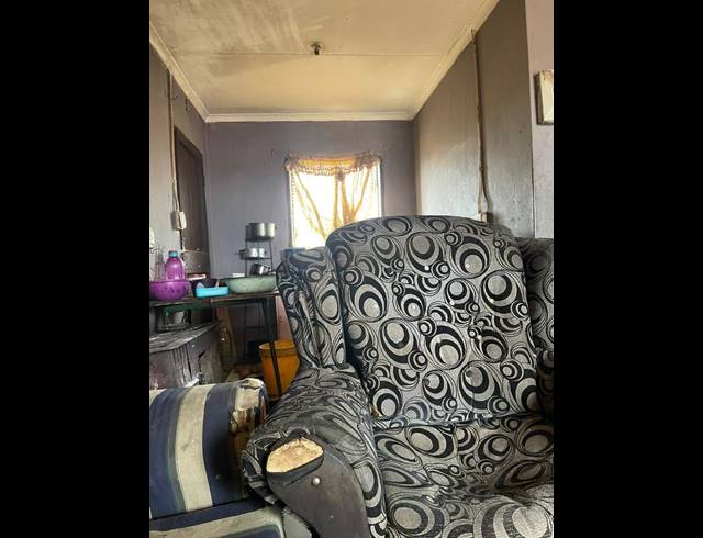 2 BEDROOM HOUSE FOR SALE IN BOTLENG EXT 4